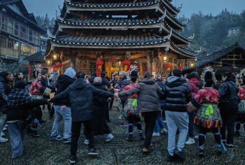 Jóvenes franceses elogian la Village Super League y los intercambios culturales con China