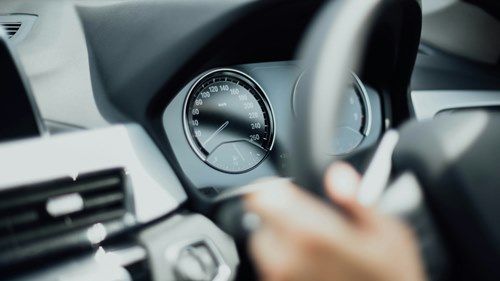 Por qué apostar por el alquiler de coches con guppy en el País Vasco